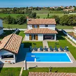 Alba Rossa Tatil Evi Šišan