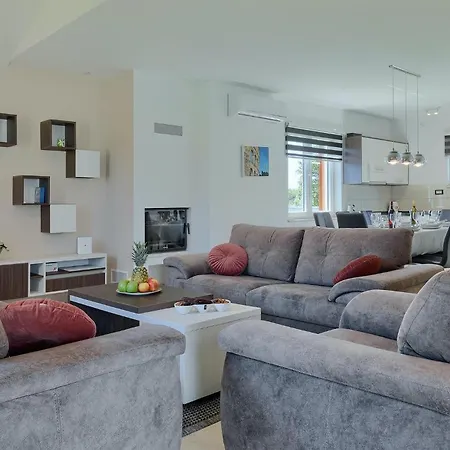 Alba Rossa Holiday home Sisan